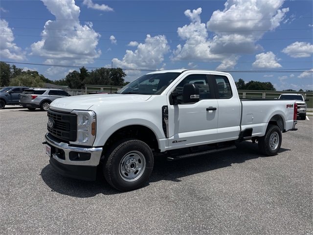 2025 Oxford White Ford Super Duty F-250 SRW XL 4X4 Truck
