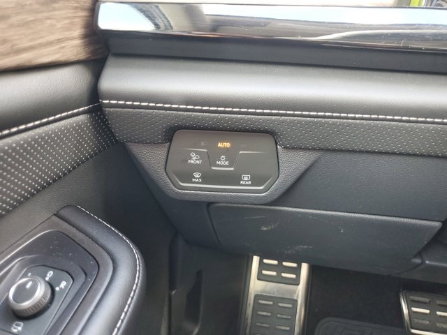 2024 Silver Mist Metallic Volkswagen Atlas 2.0T SEL Premium R-Line AWD SUV