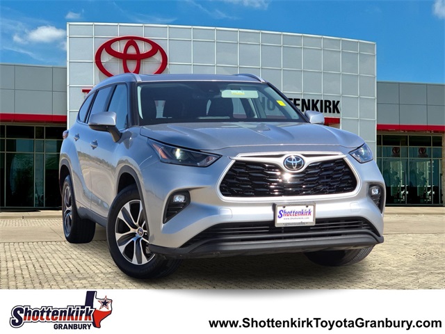 2023 Toyota Highlander XLE's photo