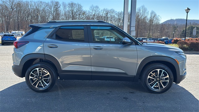new 2025 Chevrolet TrailBlazer car, priced at $29,220