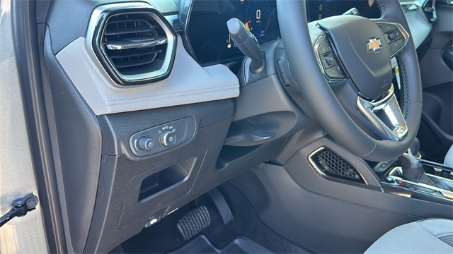 new 2025 Chevrolet TrailBlazer car, priced at $29,220