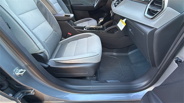 new 2025 Chevrolet TrailBlazer car, priced at $29,220