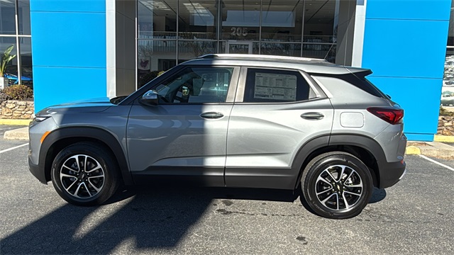 new 2025 Chevrolet TrailBlazer car, priced at $29,220