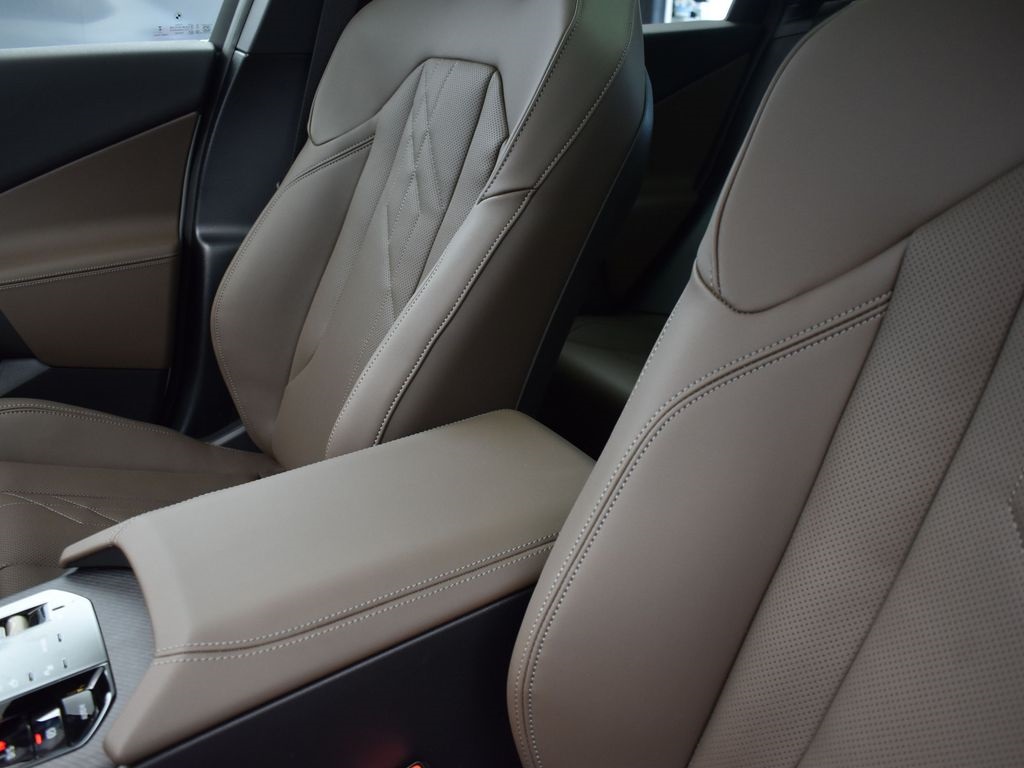 2025 Mineral White Metallic BMW X3 30 xDrive AWD SUV