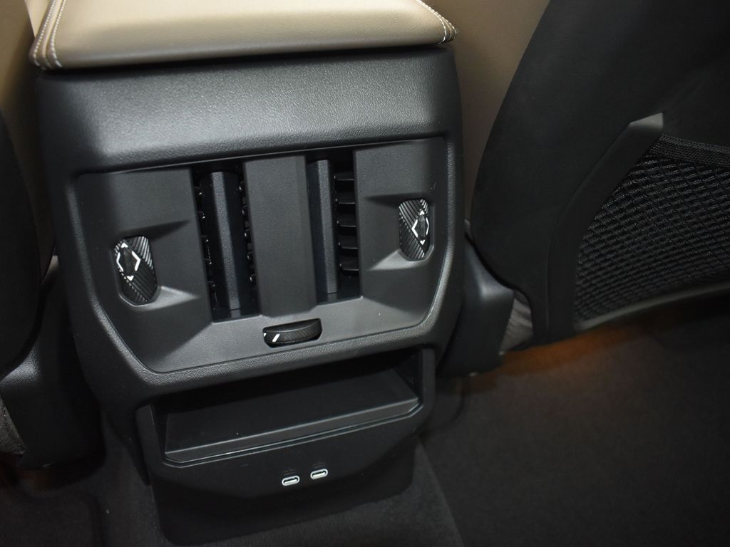 2025 Mineral White Metallic BMW X3 30 xDrive AWD SUV
