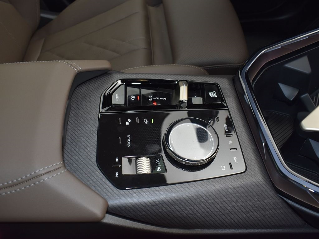 2025 Mineral White Metallic BMW X3 30 xDrive AWD SUV