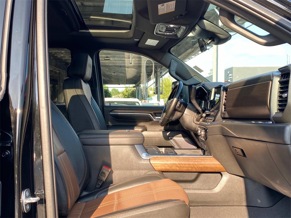 2024 Chevrolet Silverado 3500HD High Country photo 10