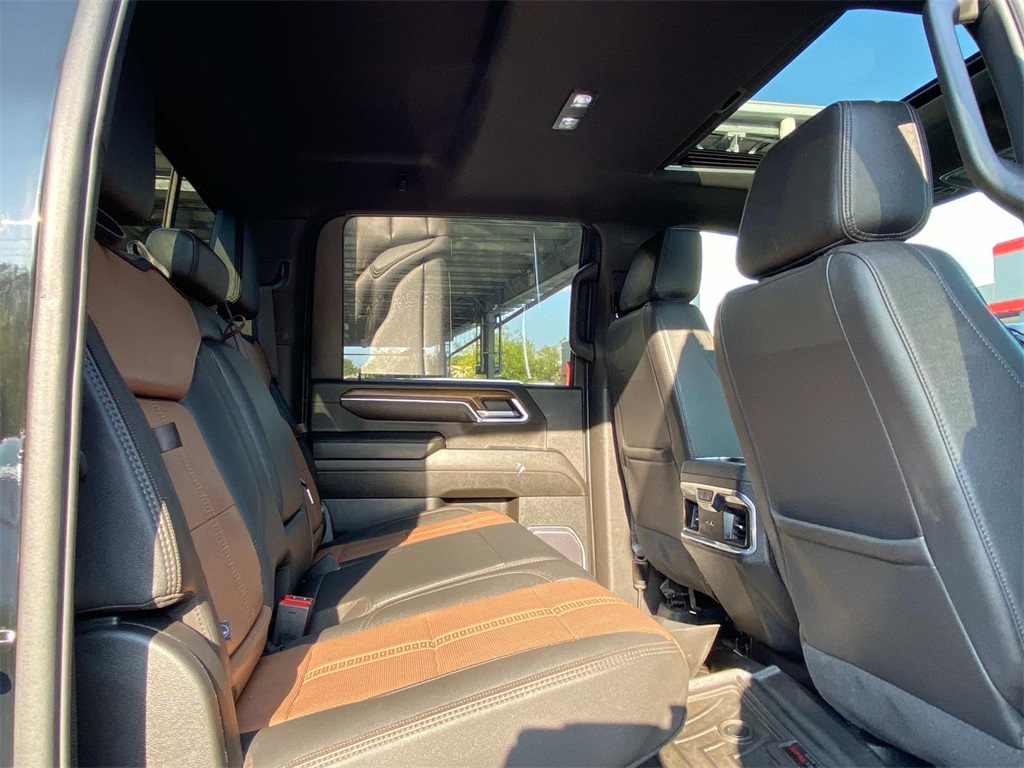 2024 Chevrolet Silverado 3500HD High Country photo 11
