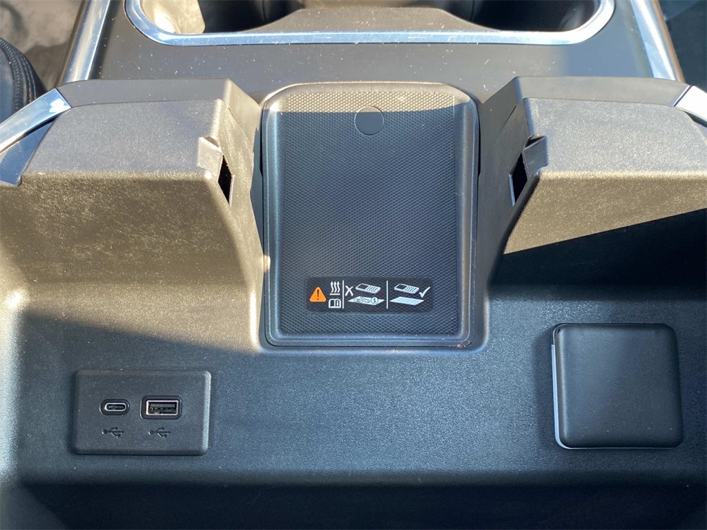2024 Chevrolet Silverado 3500HD High Country photo 18