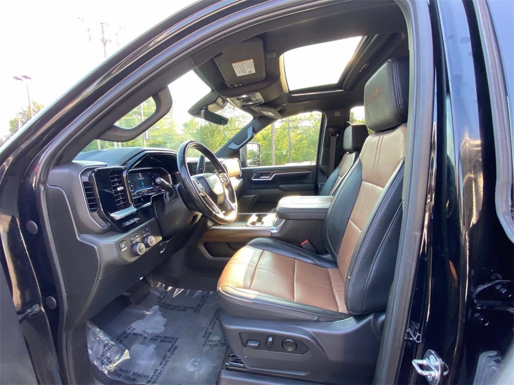 2024 Chevrolet Silverado 3500HD High Country photo 21