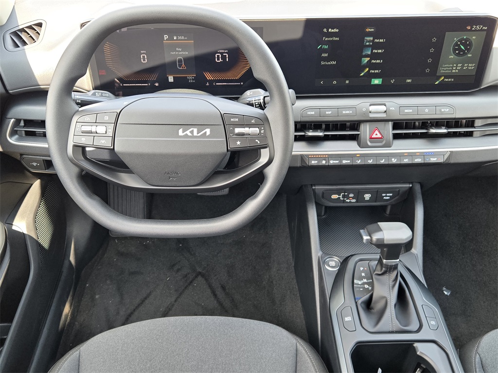 2025 Kia K4 LX photo 16