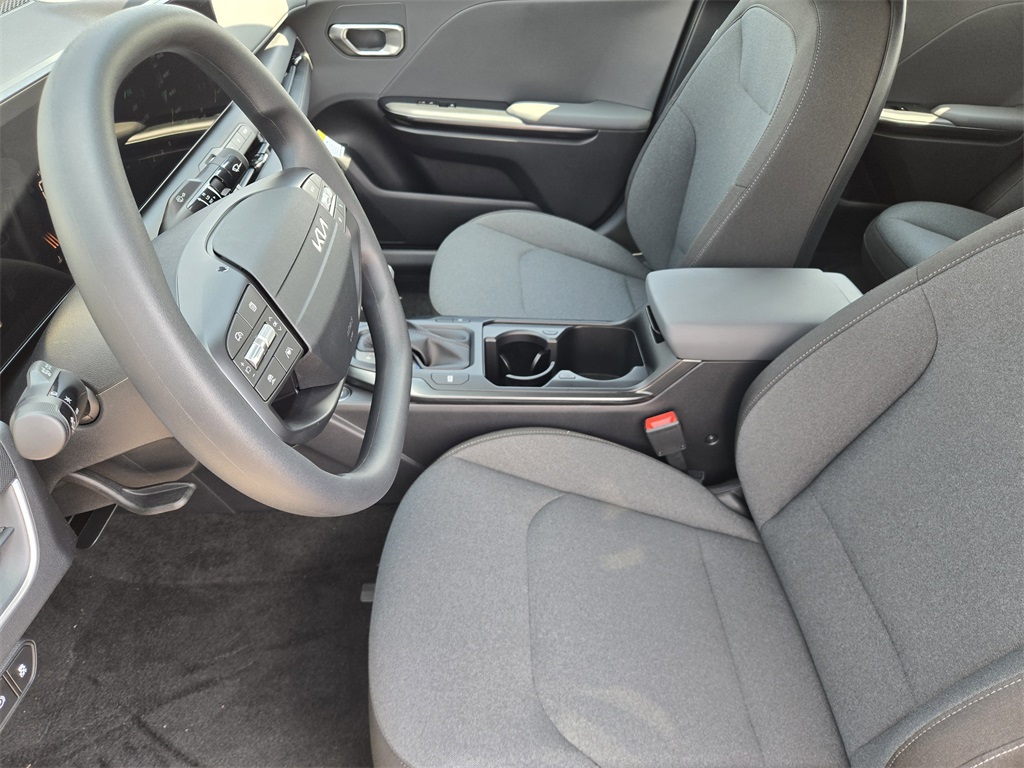 2025 Kia K4 LX photo 7