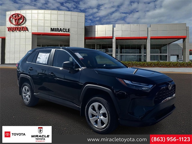 2025 Toyota RAV4 LE's photo