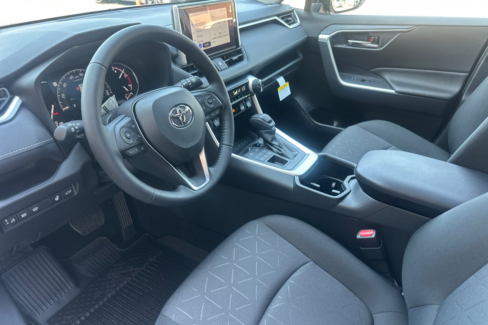 2025 Toyota RAV4 XLE photo 9