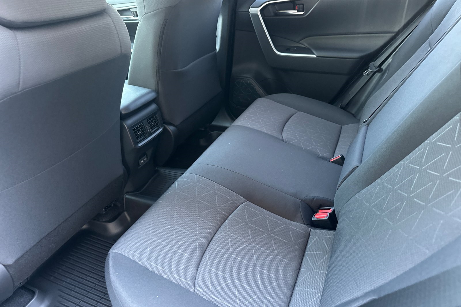 2025 Toyota RAV4 XLE photo 11