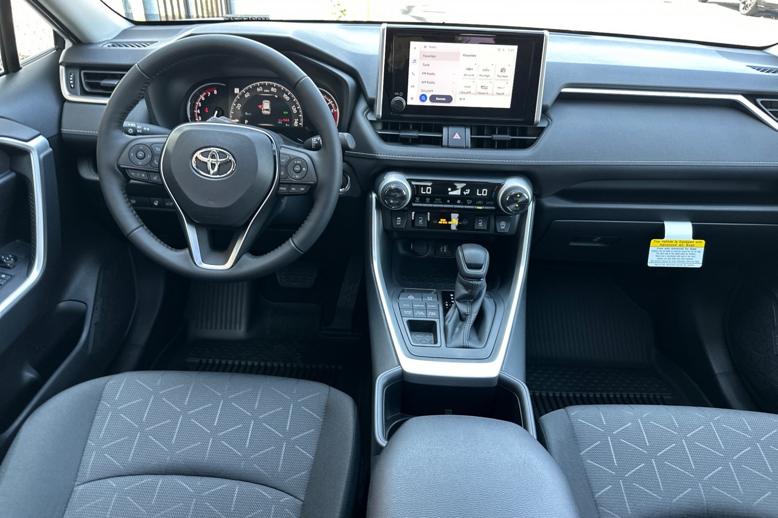 2025 Toyota RAV4 XLE photo 12