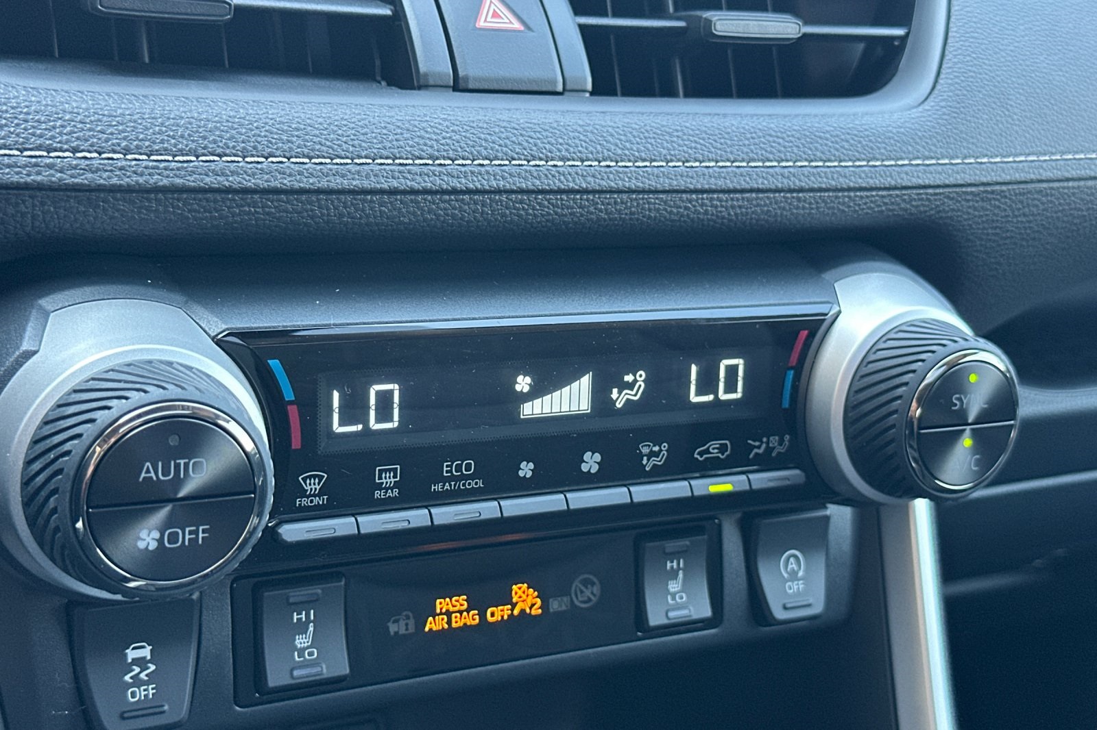2025 Toyota RAV4 XLE photo 18