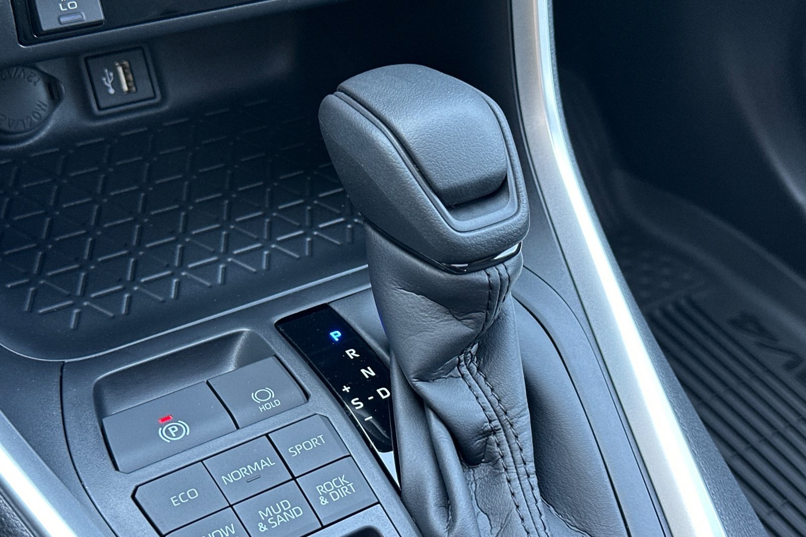 2025 Toyota RAV4 XLE photo 19