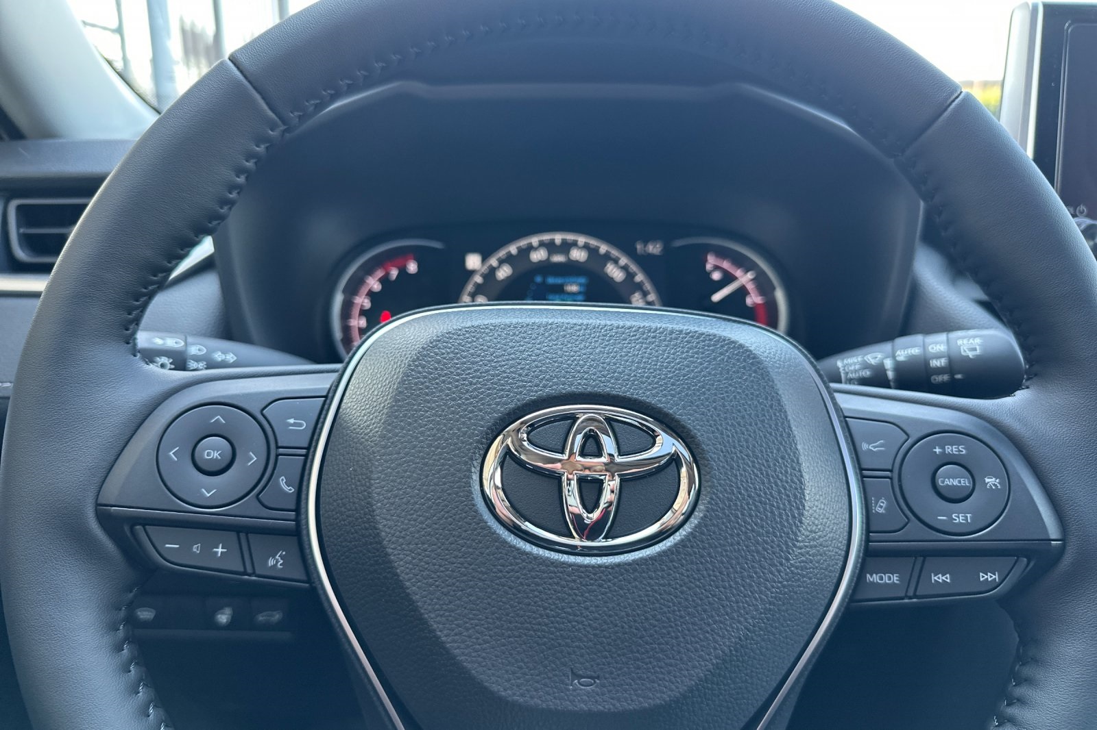 2025 Toyota RAV4 XLE photo 21