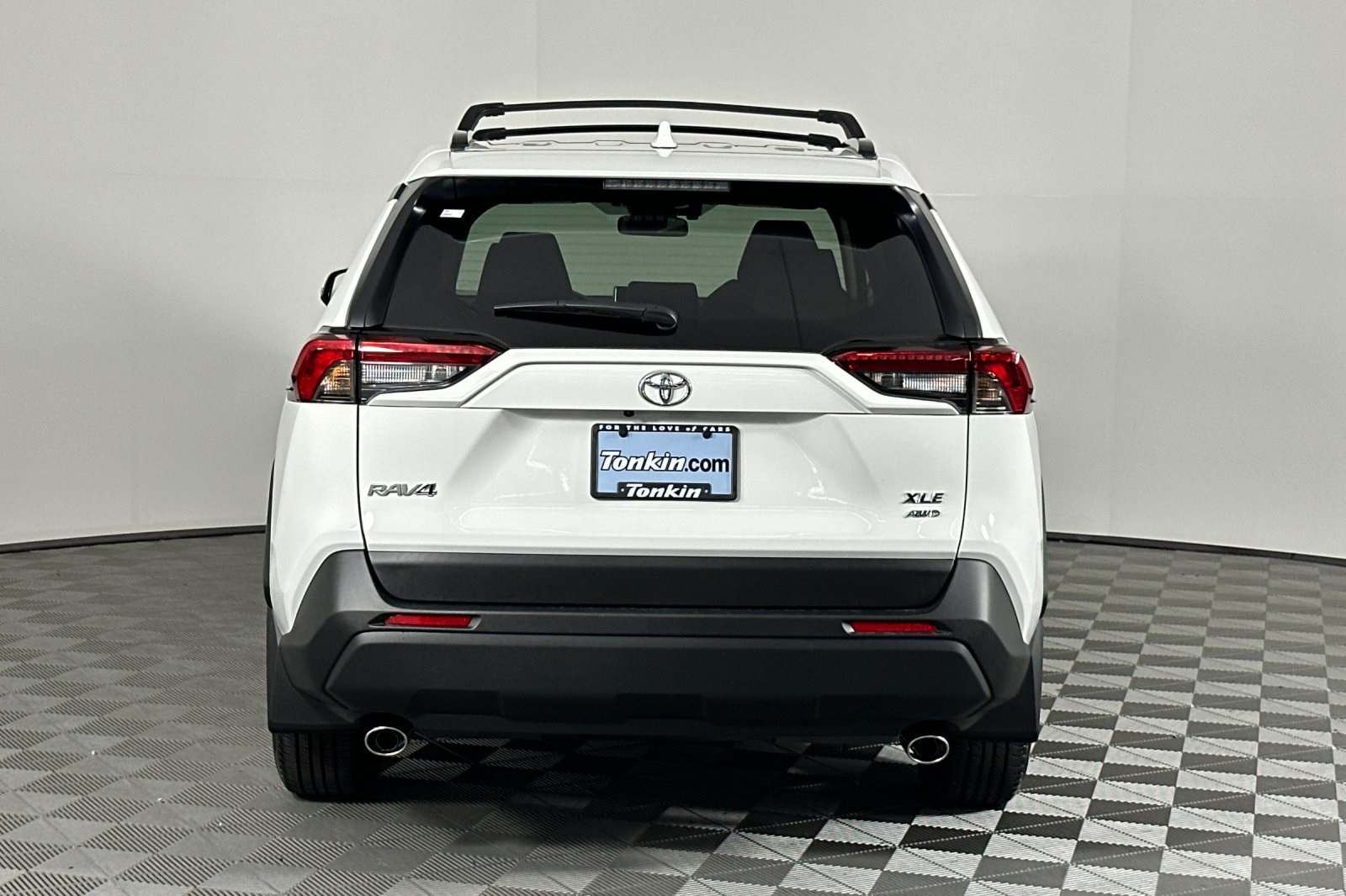 2025 Toyota RAV4 XLE photo 4