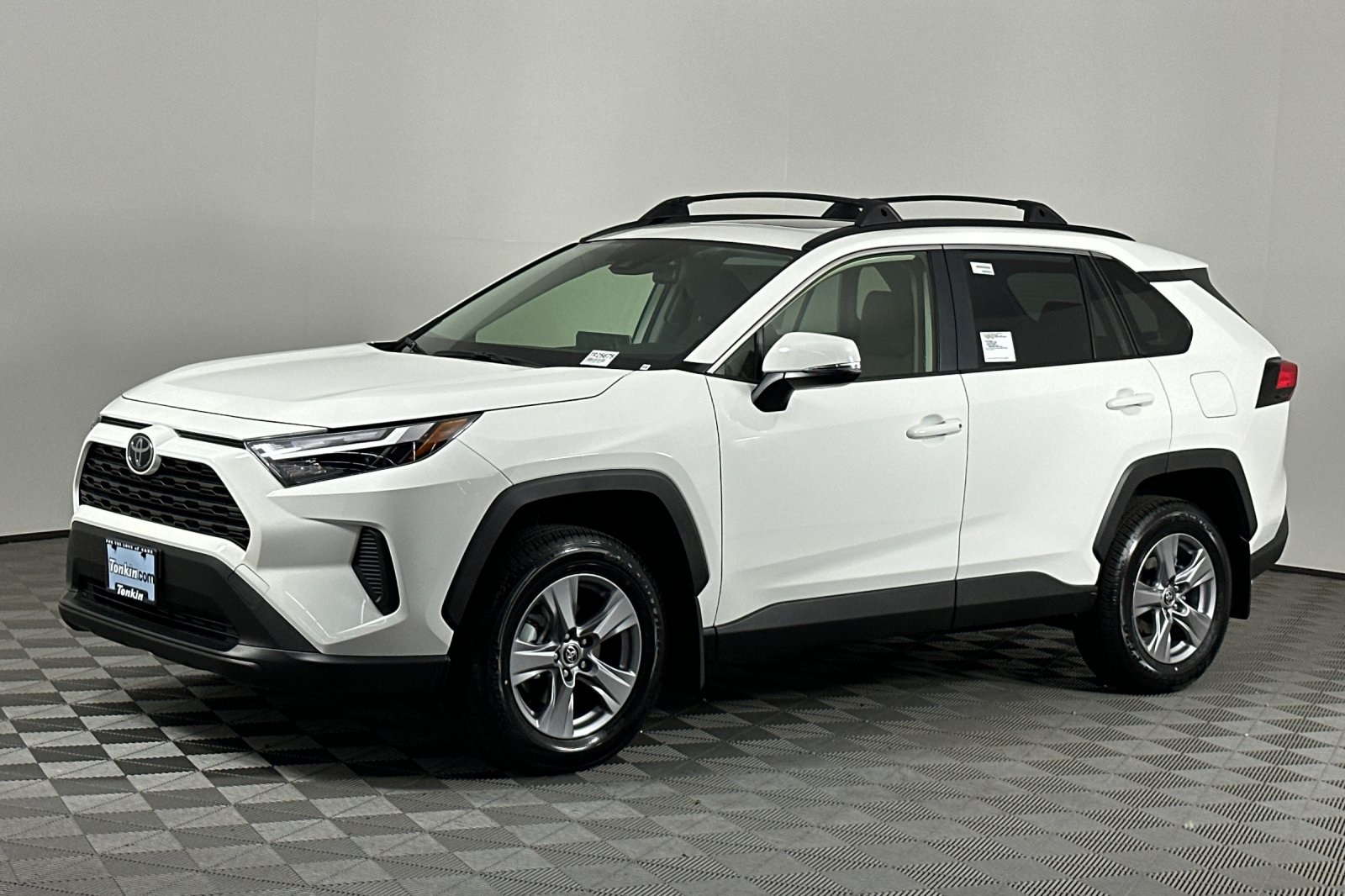 2025 Toyota RAV4 XLE photo 7