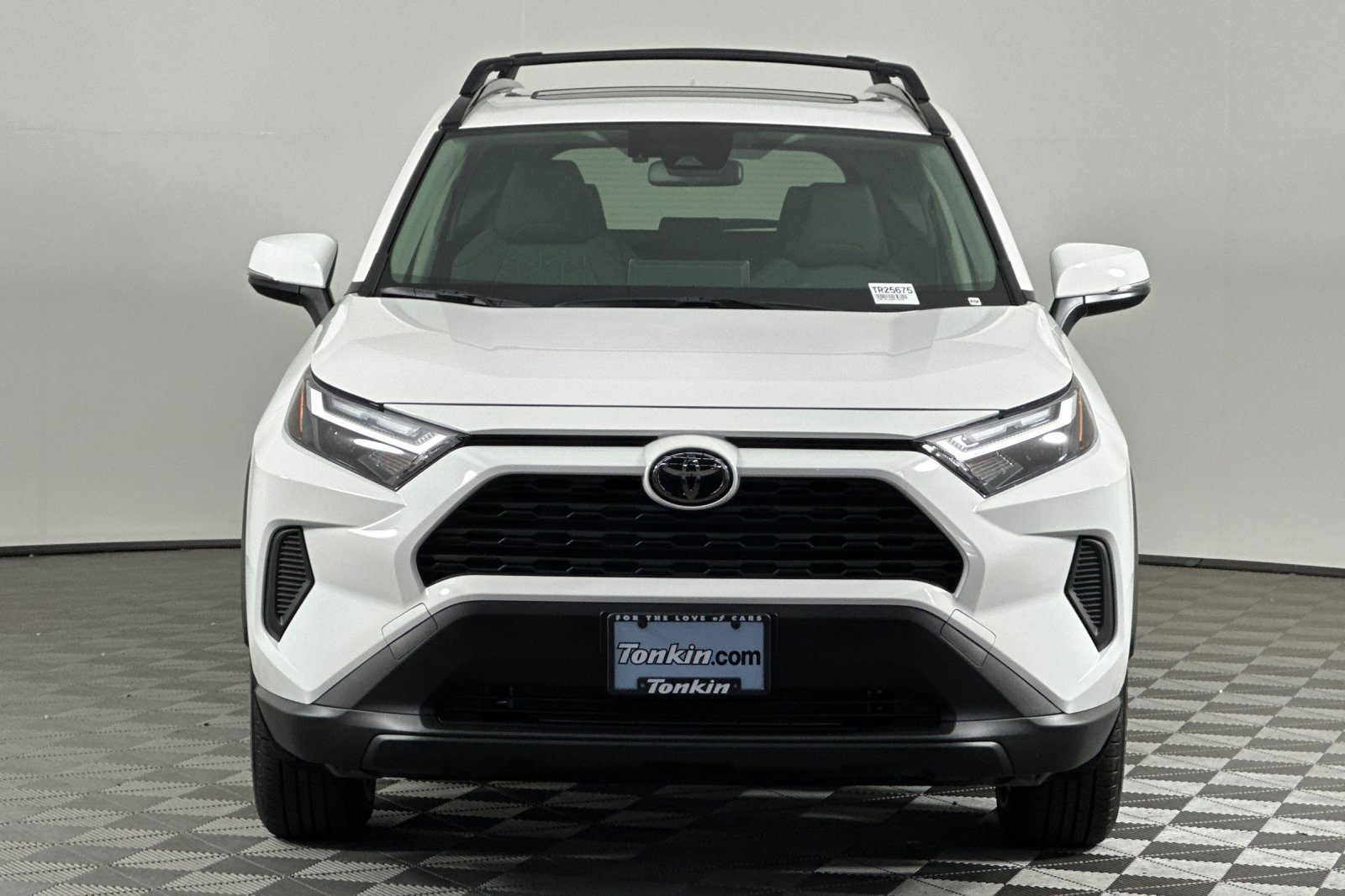 2025 Toyota RAV4 XLE photo 8