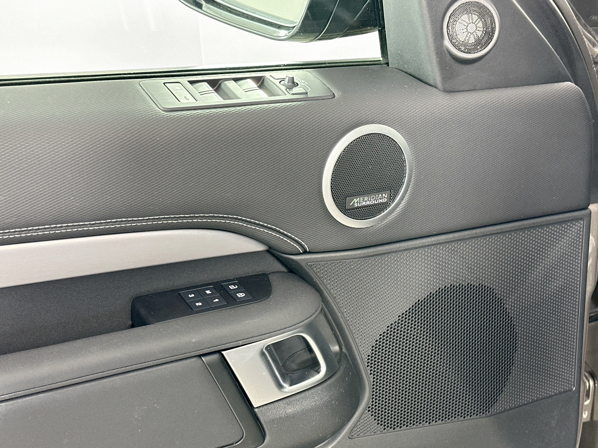 used 2024 Land Rover Discovery car, priced at $60,998