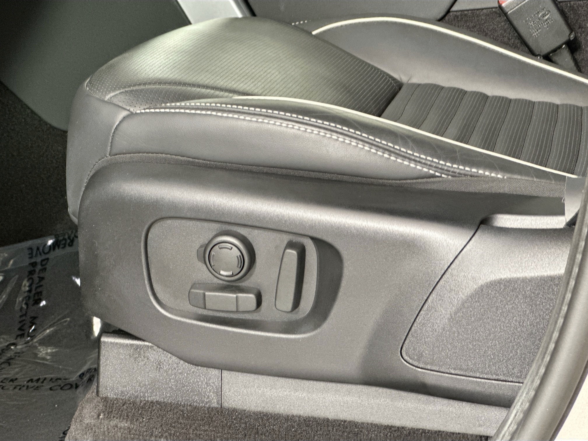 used 2024 Land Rover Discovery car, priced at $60,998