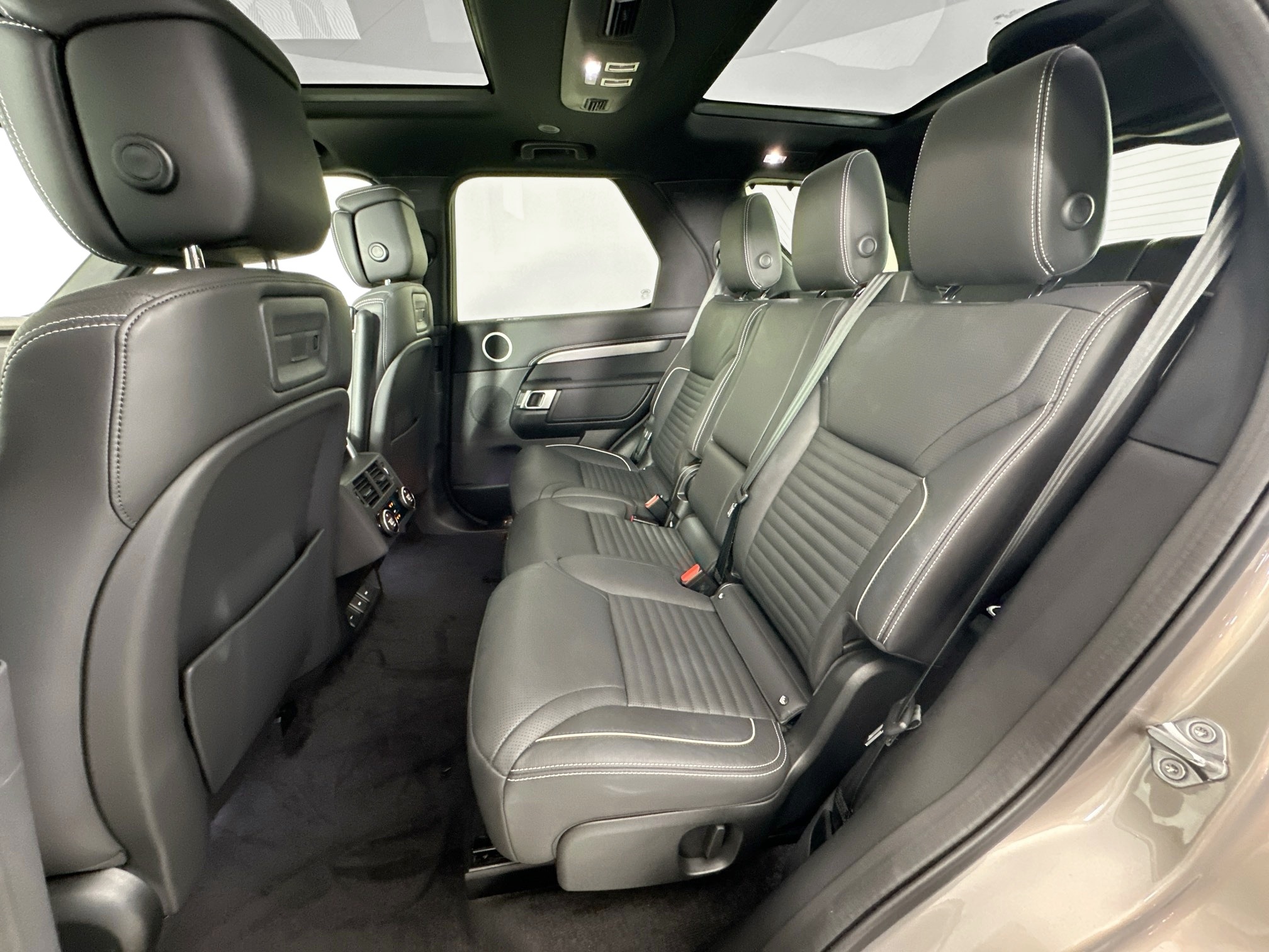 used 2024 Land Rover Discovery car, priced at $60,998