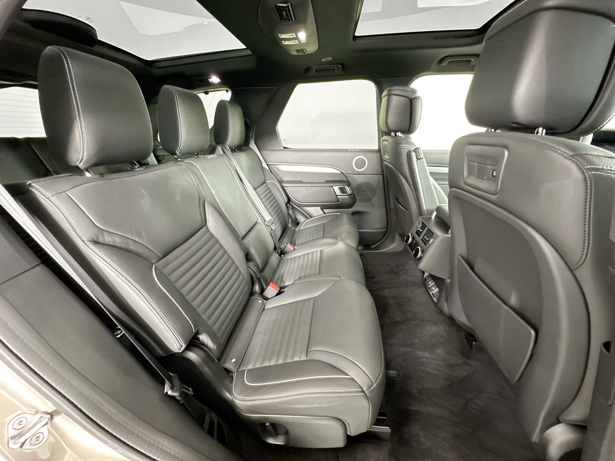 used 2024 Land Rover Discovery car, priced at $60,998