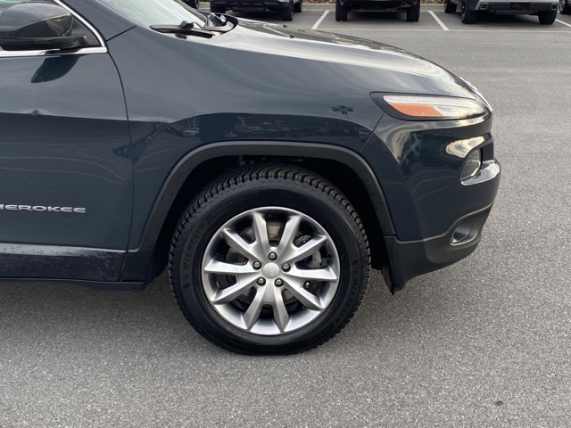 used 2018 Jeep Cherokee car, priced at $13,904