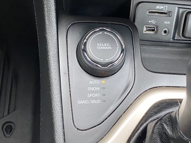 used 2018 Jeep Cherokee car, priced at $13,904