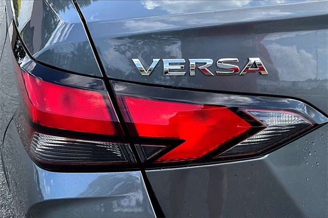 2025 Gun Metallic Nissan Versa 1.6 SV FWD Sedan