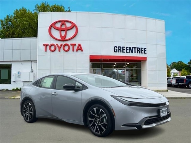 2026 Toyota Prius SE's photo