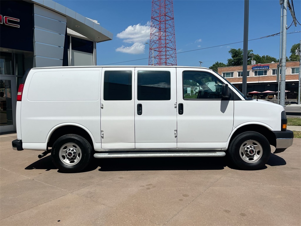 2024 Gmc Savana 2500 Cargo photo 3