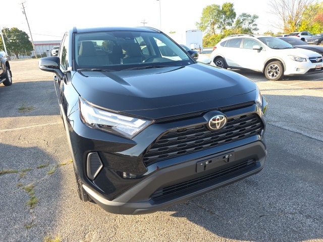 2025 Toyota RAV4 Hybrid XLE photo 2