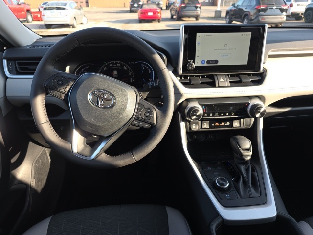 2025 Toyota RAV4 Hybrid XLE photo 9