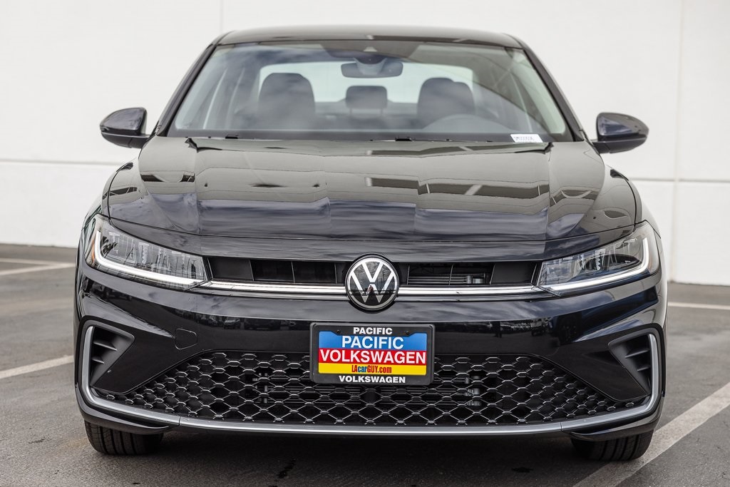 2025 Volkswagen Jetta SE's photo