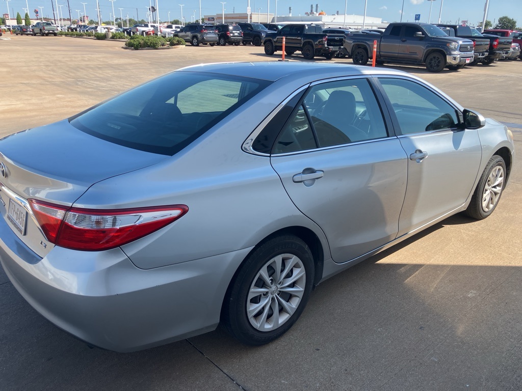 2015 Toyota Camry SE photo 3