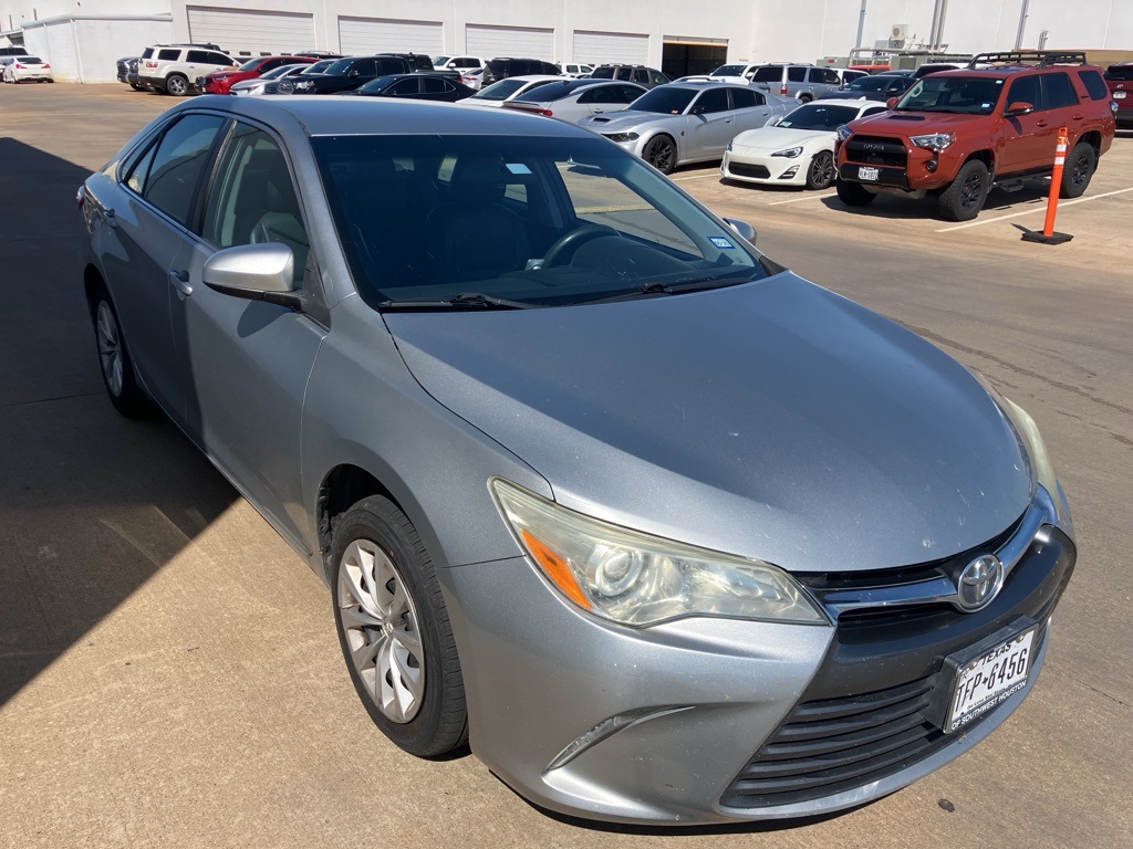 2015 Toyota Camry SE photo 4