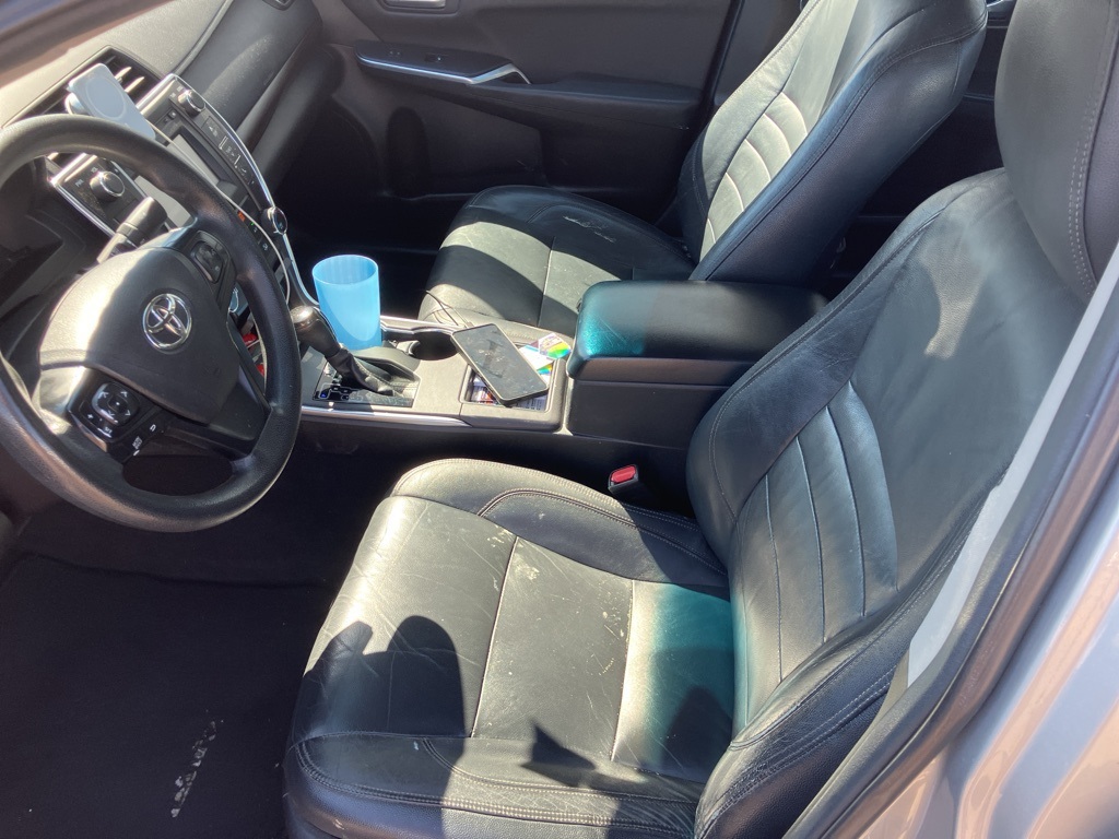 2015 Toyota Camry SE photo 6