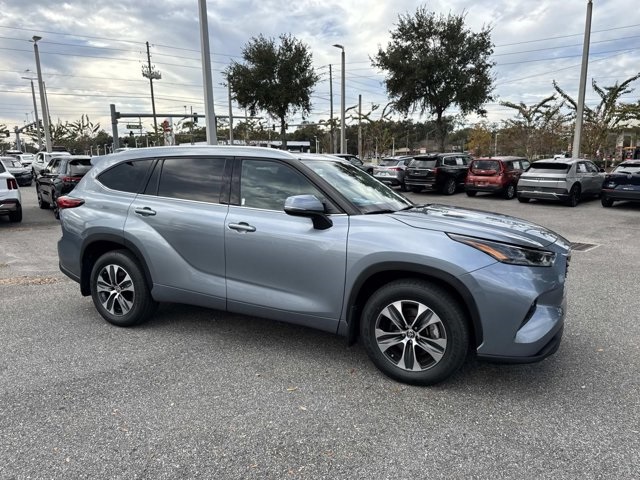 2022 Toyota Highlander XLE's photo