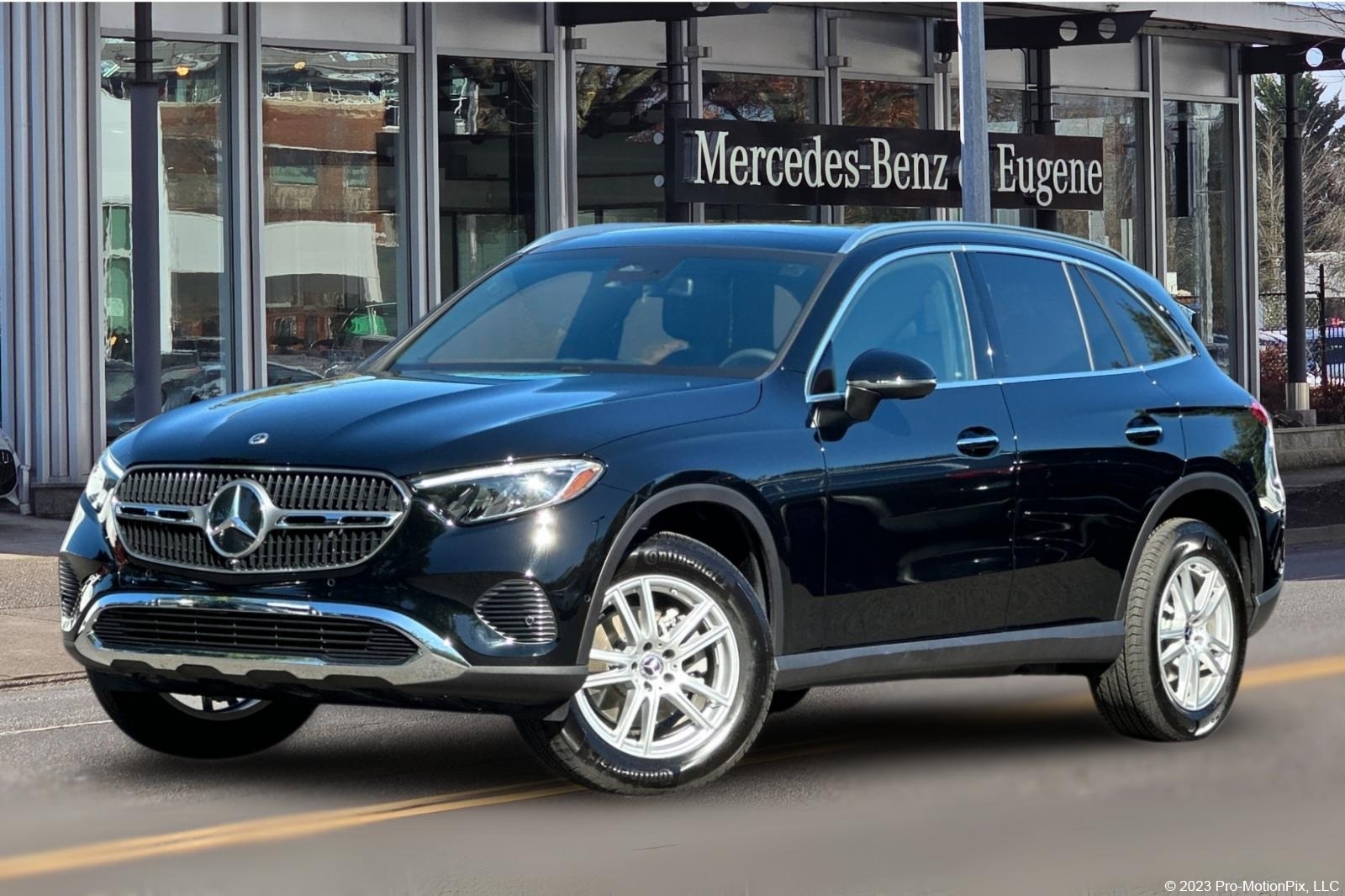 2025 Mercedes-Benz GLC Base's photo