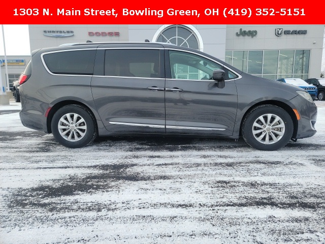 used 2019 Chrysler Pacifica Touring L 4D Passenger Van