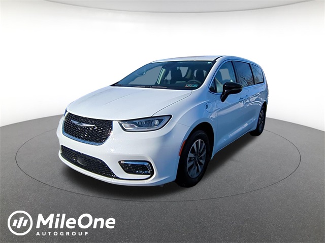 used 2024 Chrysler Pacifica Hybrid car, priced at $32,811