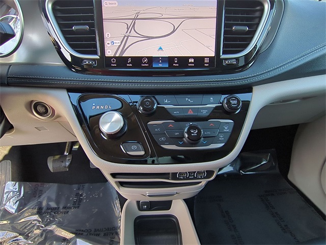 used 2024 Chrysler Pacifica Hybrid car, priced at $32,811