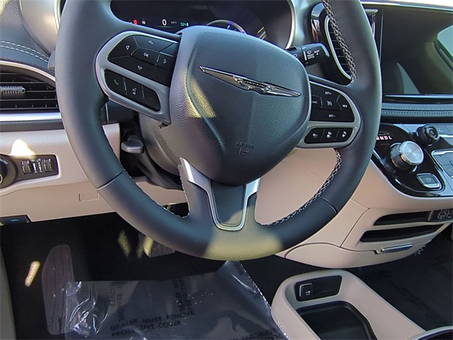 used 2024 Chrysler Pacifica Hybrid car, priced at $32,811
