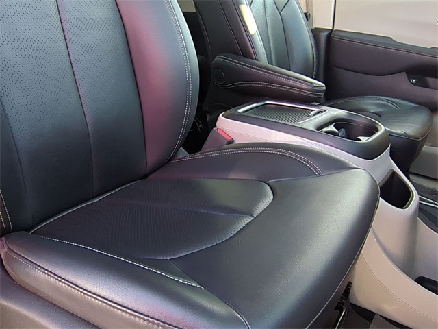 used 2024 Chrysler Pacifica Hybrid car, priced at $32,811