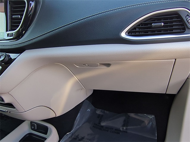 used 2024 Chrysler Pacifica Hybrid car, priced at $32,811