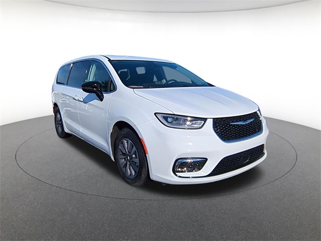 used 2024 Chrysler Pacifica Hybrid car, priced at $32,811